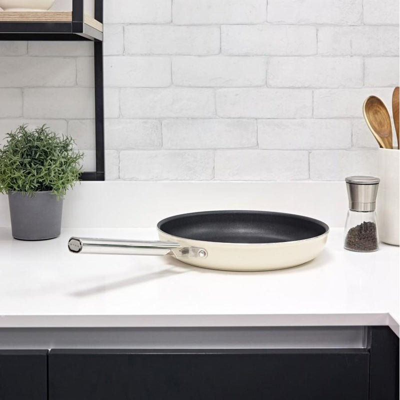 Smeg 30cm Non-Stick Frying Pan CKFF3001CRM IMAGE 2