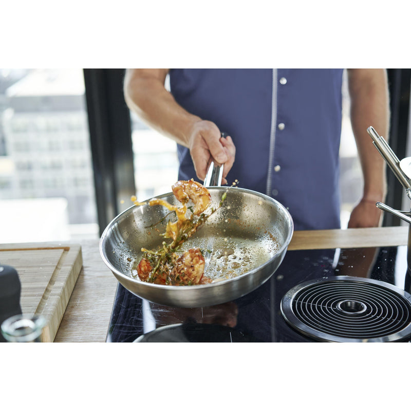 Zwilling 9.5-inch 18/10 Stainless Steel Frying Pan 65128-240 IMAGE 7