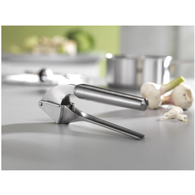 Zwilling Pro Garlic Press 1002528 IMAGE 2